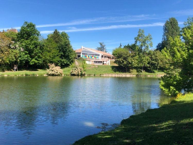 Hotel Restaurant La Dame Du Lac Monflanquin Buitenkant foto